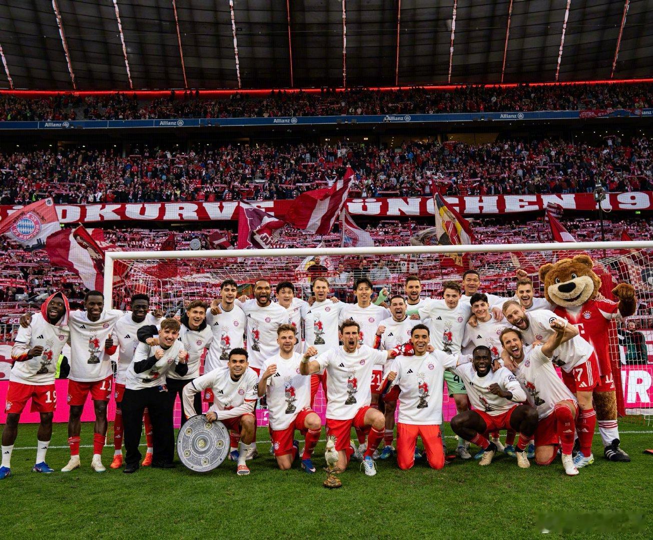 【拜仁4比2斯图加特 ，拜仁提前四轮夺冠！】这是队史第34个德甲冠军！ 