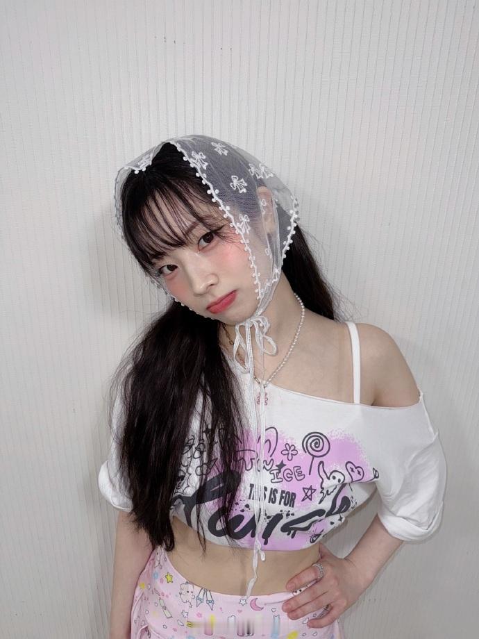 金多贤脚踝骨折金多贤确诊脚踝骨折 TWICE发布公告，在北美巡演初期，多贤感到脚