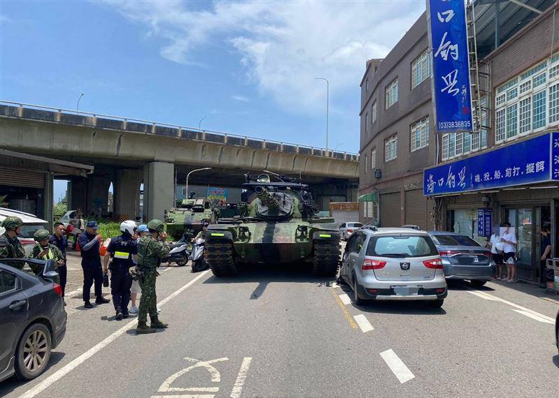 台湾省军方10天9夜的“汉光41号演习”持续进行，但陆续发生军车车祸事故。台军陆