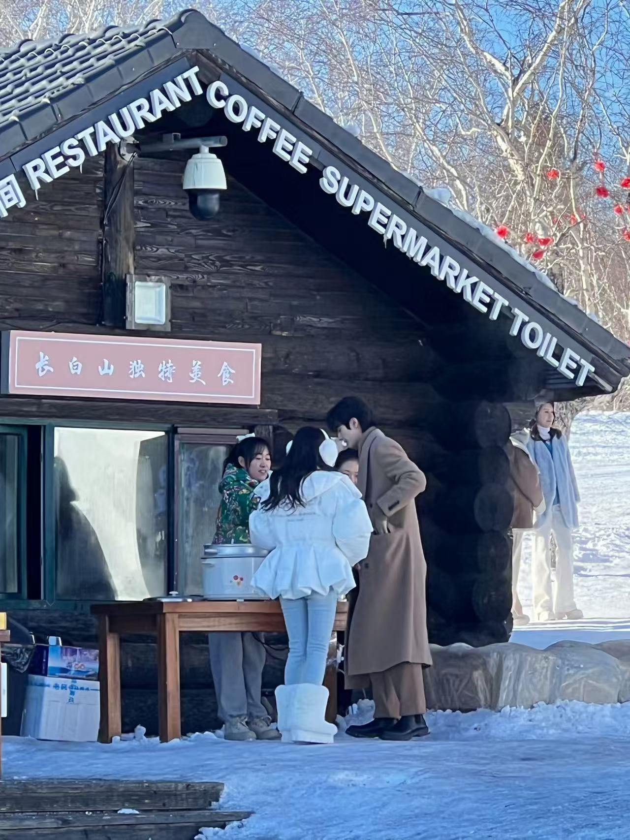 你是我26岁唯一的新娘骄阳似我的燕麦威化太有宿命感，宋威龙26岁的庆生现场，他和