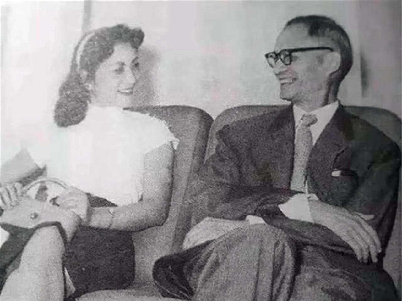 1961年，75岁蒋梦麟不顾劝阻，执意迎娶53岁的徐贤乐为妻。

谁知1年后，他