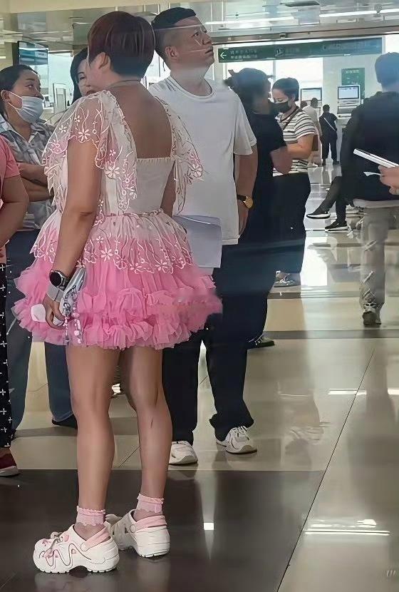 大姨：我穿我年轻时候衣服咋了？ 