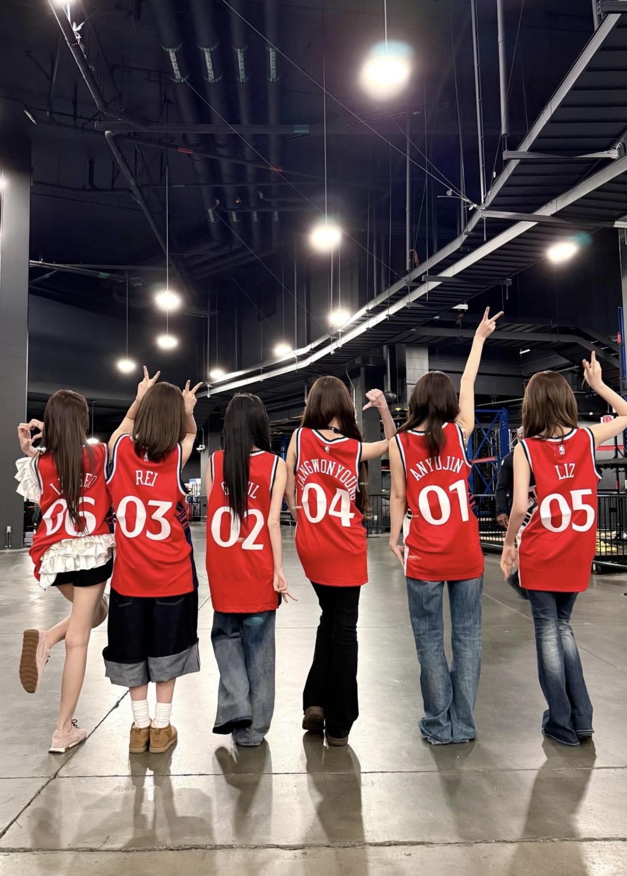 寿司郎 SIM卡韩国女团IVE现身观战快船比赛！C位好美！ 