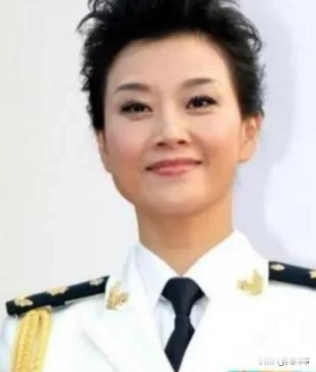 2003年，歌唱家宋祖英悄悄来到了湖南某监狱门口，她不是来演出，也不是来办事，而