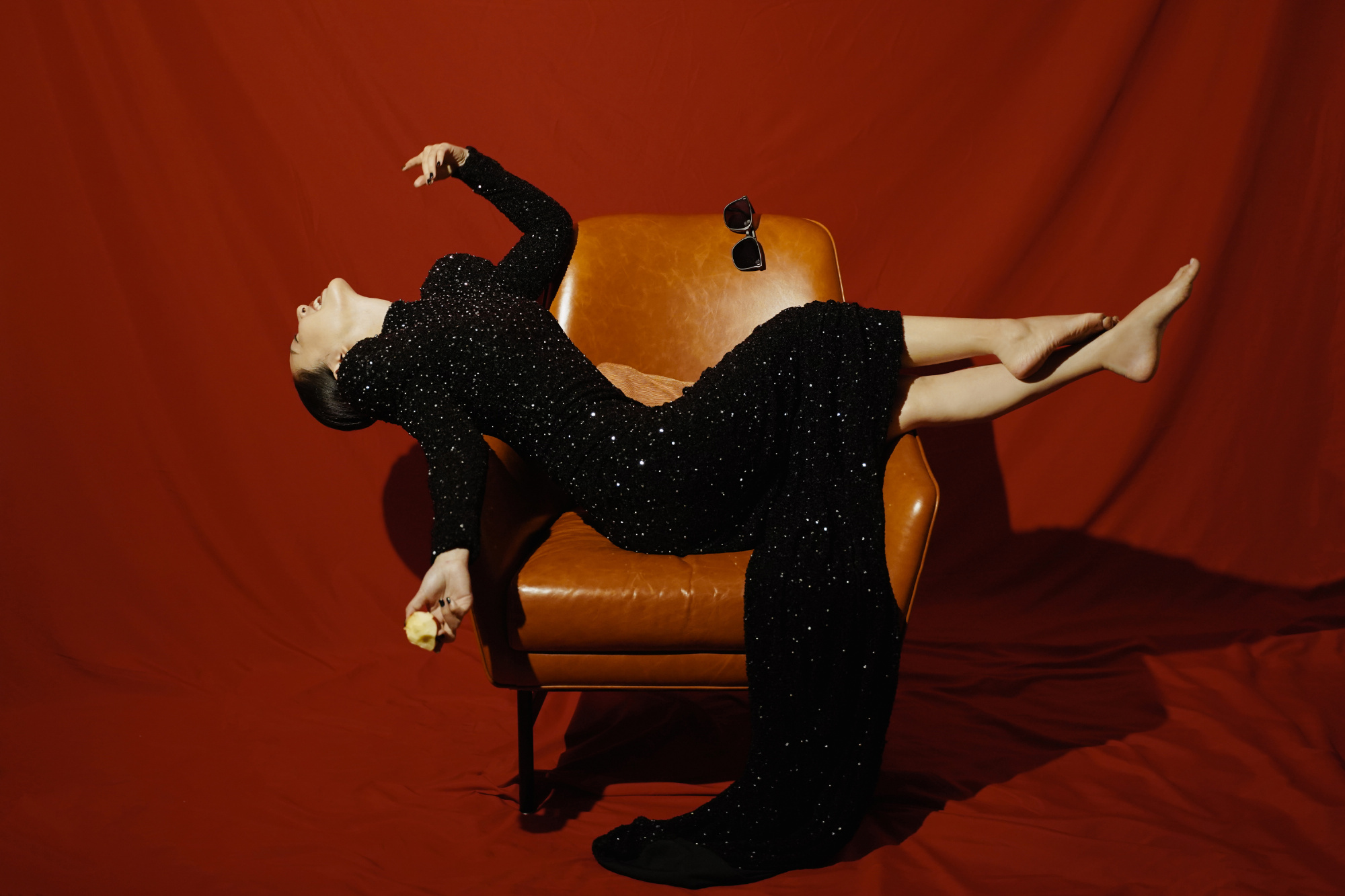 吴倩：幽蓝织梦，魅力满溢。吴倩