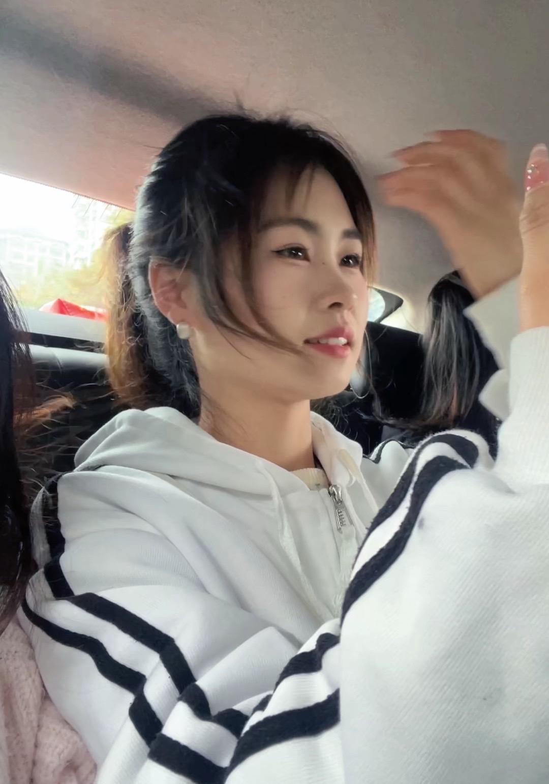 做我老公吧，我知趣识大体，不查岗不黏人，我上班赚钱养你，下班了做饭给你...