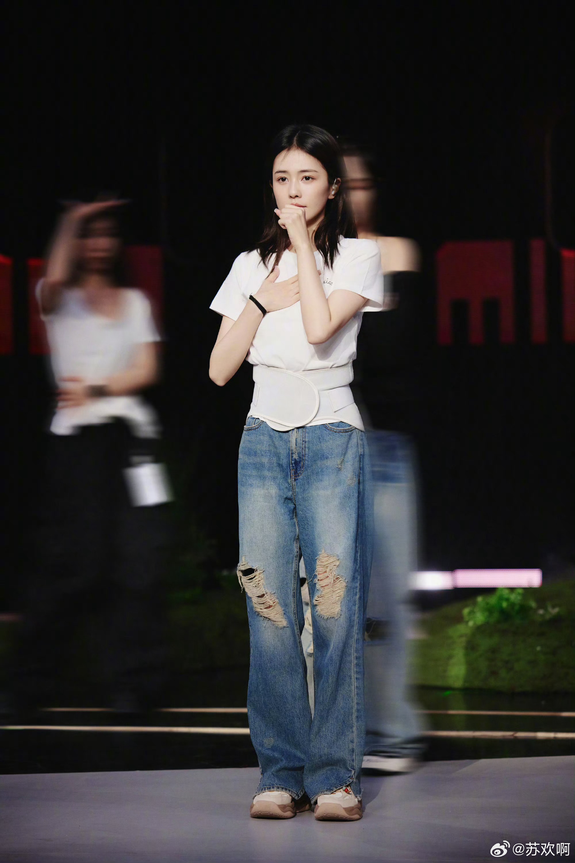 于正看白鹿音乐会夸自己白鹿十周年音乐会，于正专程到场支持，这段微博看完真的很难不