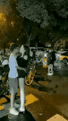 看了半天没有看明白这画面反映的是一种什么样的主题，传达的是一种什么样的意思，只是