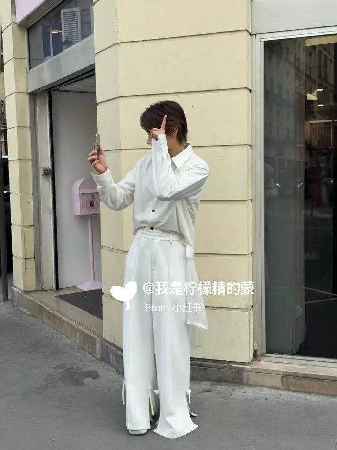 文俊辉[超话]文俊辉巴黎合伙人见证文俊辉在《巴黎合伙人》中的成长，从手忙脚乱到游