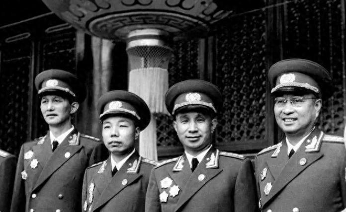 在众多开国将军之中，有七位虽无军队级别却拥有极高行政级别，这是什么原因呢？
19