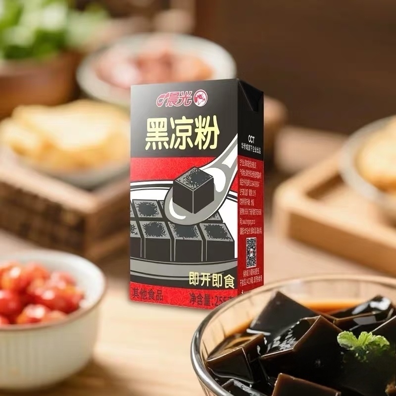 广东潮汕的解暑小吃太夯了原料都是仙草（凉粉草）熬出来的，冰镇之后很解渴，深圳长大