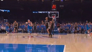 真服了，这种防守难道也是普通犯规？
NBA西部决赛第二节比赛中出现了一个极具争议