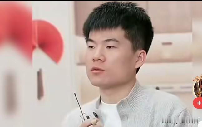 董宇辉戴着口罩回到了直播间，这是在长春冻感冒了，回应大家定制品的一些相关问题，说