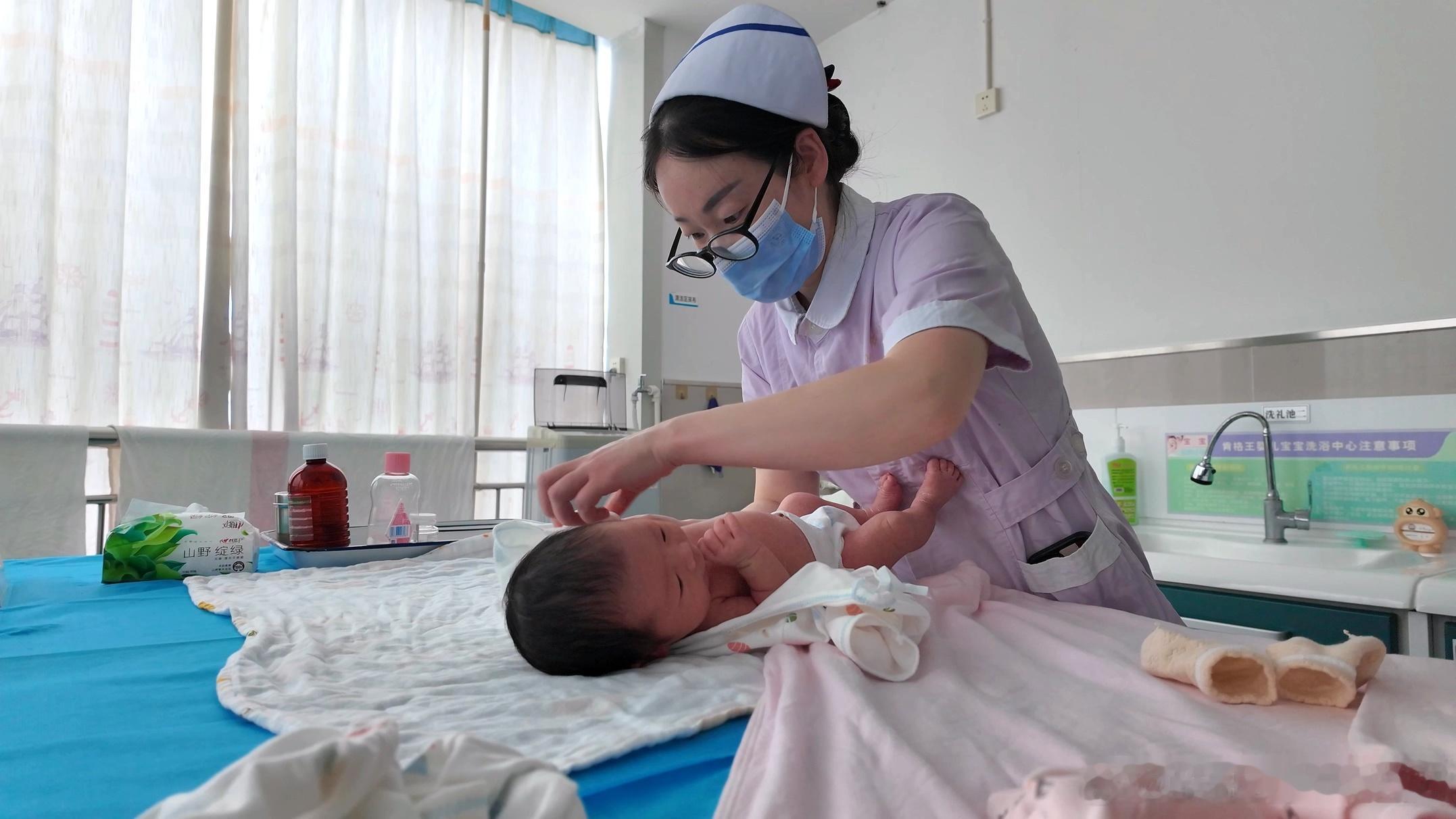 房县 湖北“零自付”分娩新政落地 房县首位受益宝宝出院十堰爆料 房县新闻网讯 记