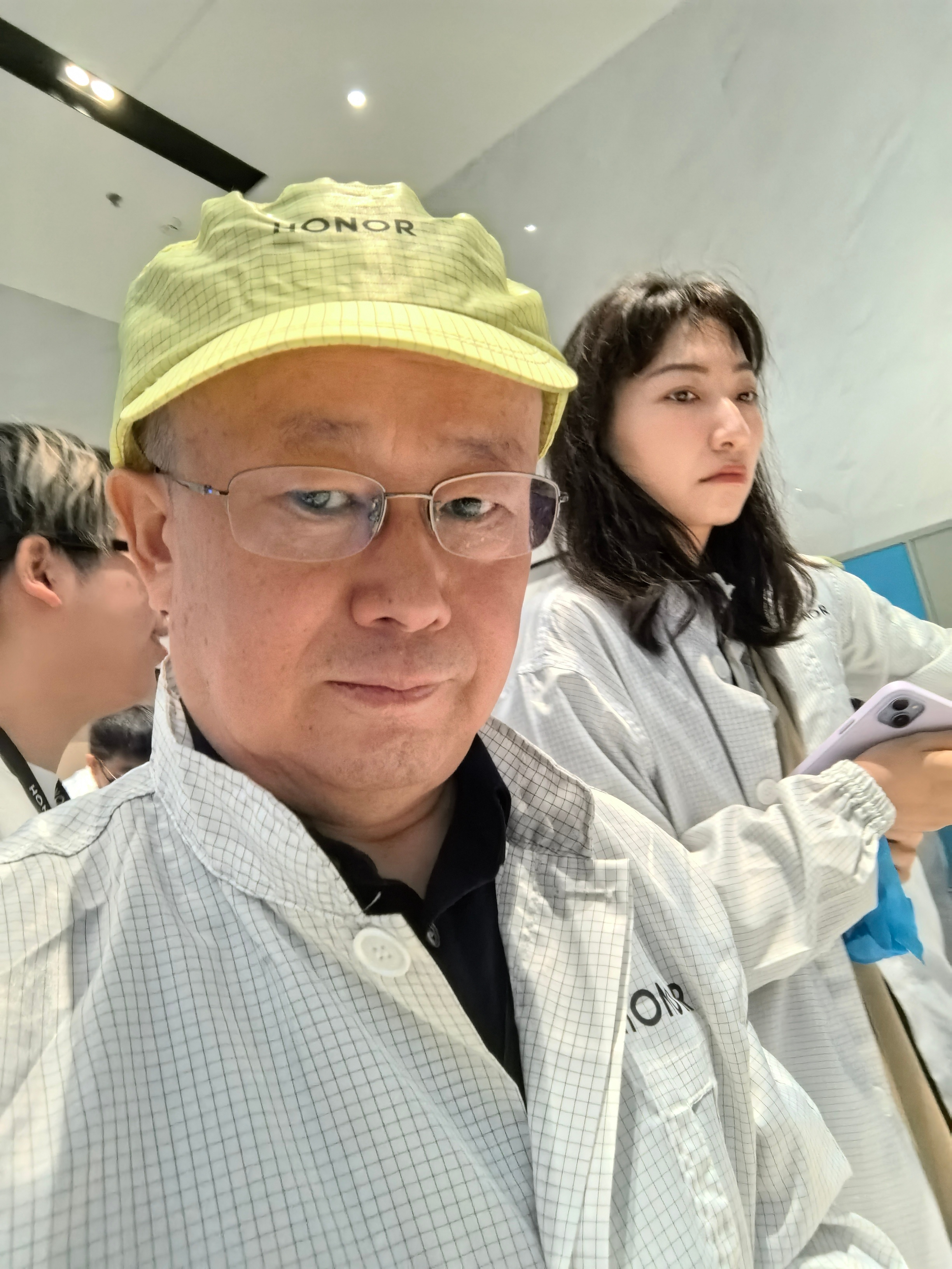 今天去参观了荣耀的产线和它的研发中心，更加深中国制造业的实力理解，世界的手机制造