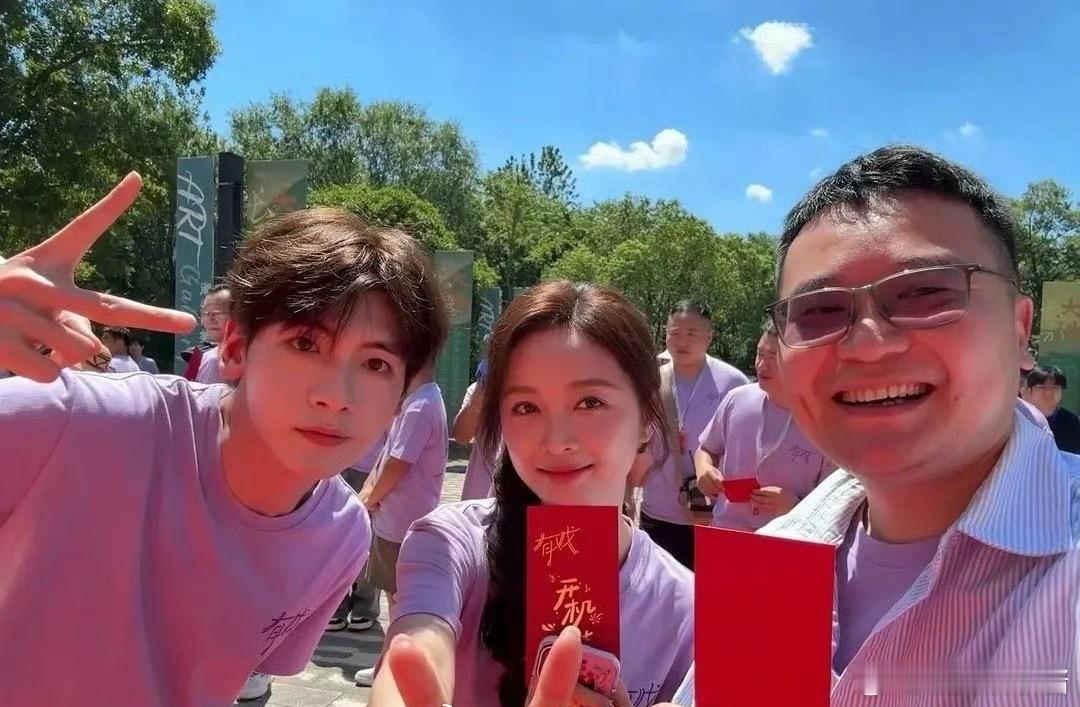 《有戏》翟潇闻、吴宣仪开机路透，看起来有cp感吗 ​​​