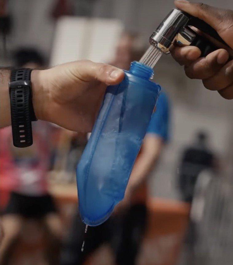 巴黎马拉松，法国自来水。

2026年4月12日举行的巴黎马拉松赛事中，所有补给