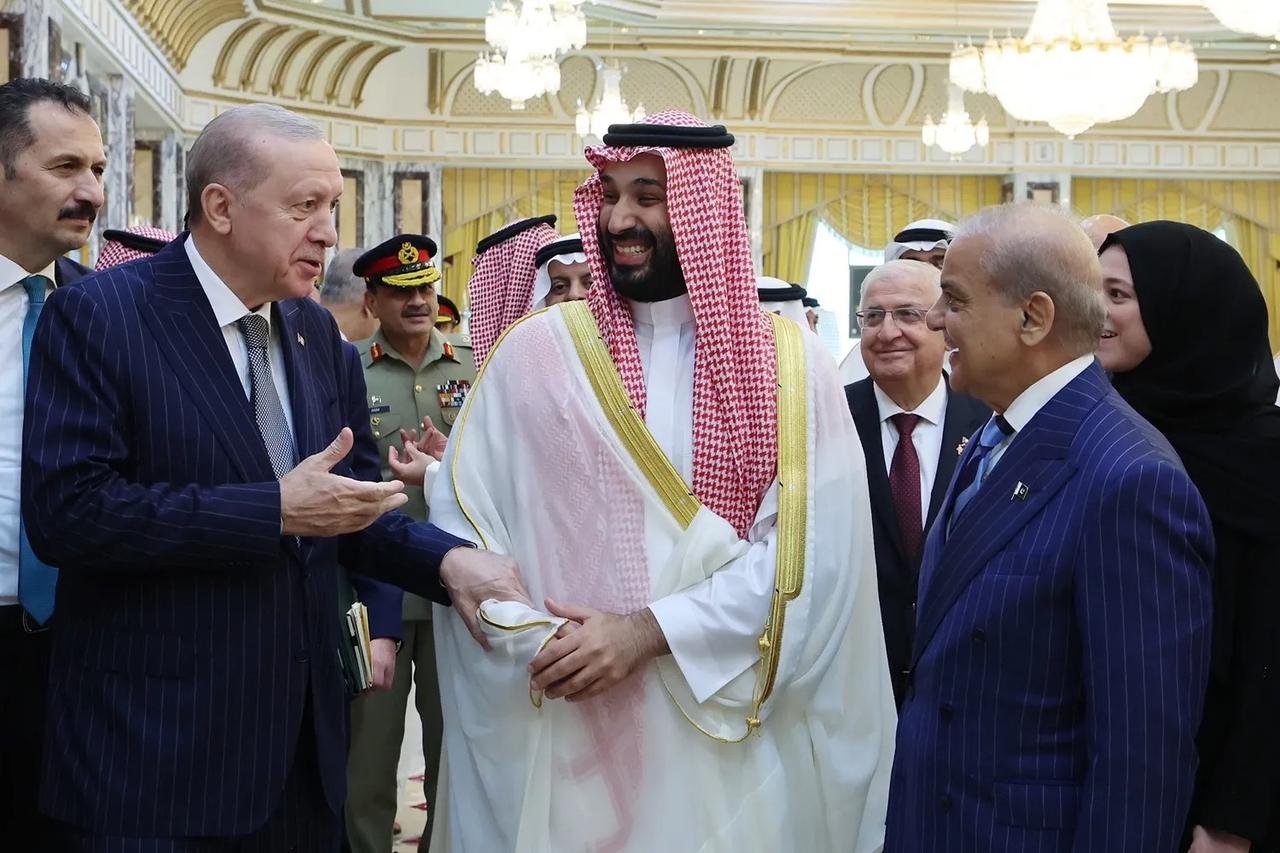 🇹🇷🇸🇦🇵🇰 沙特上个月签署了一项崭新的防务协议，而本周它正向法国、