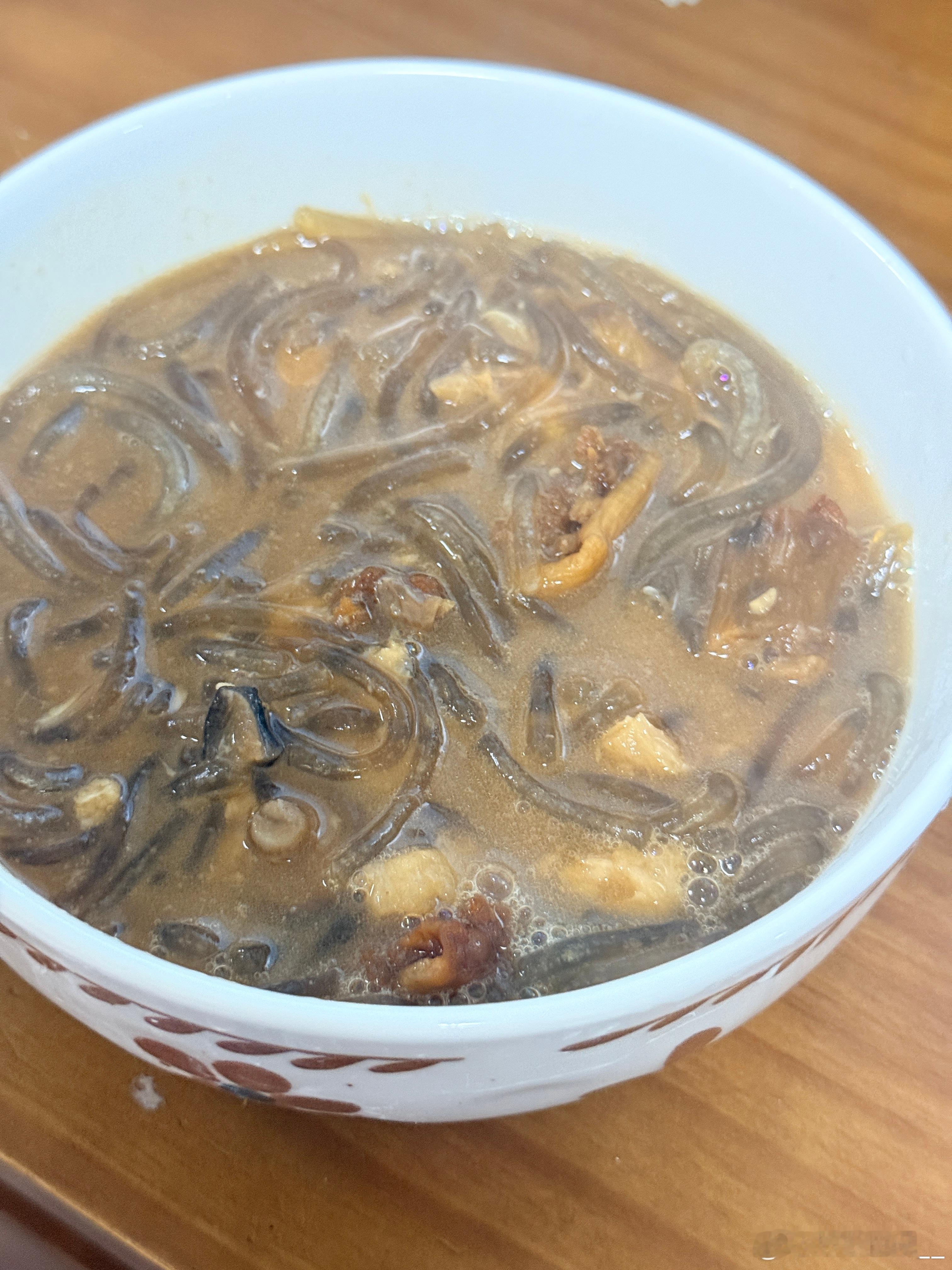 虽然卖相一般但是感觉味道还不错的沙蒜豆面 