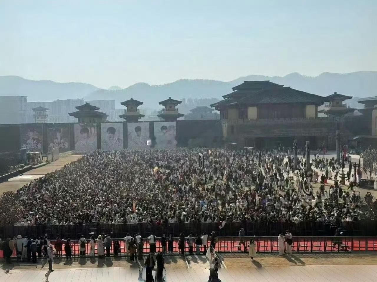 檀健次《何不同舟渡》开机应援人头 