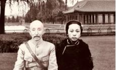 1923年秋天，张作霖刚到天津，随从就鼓动他说：“你看那位高挑女子，一脸福相，肯
