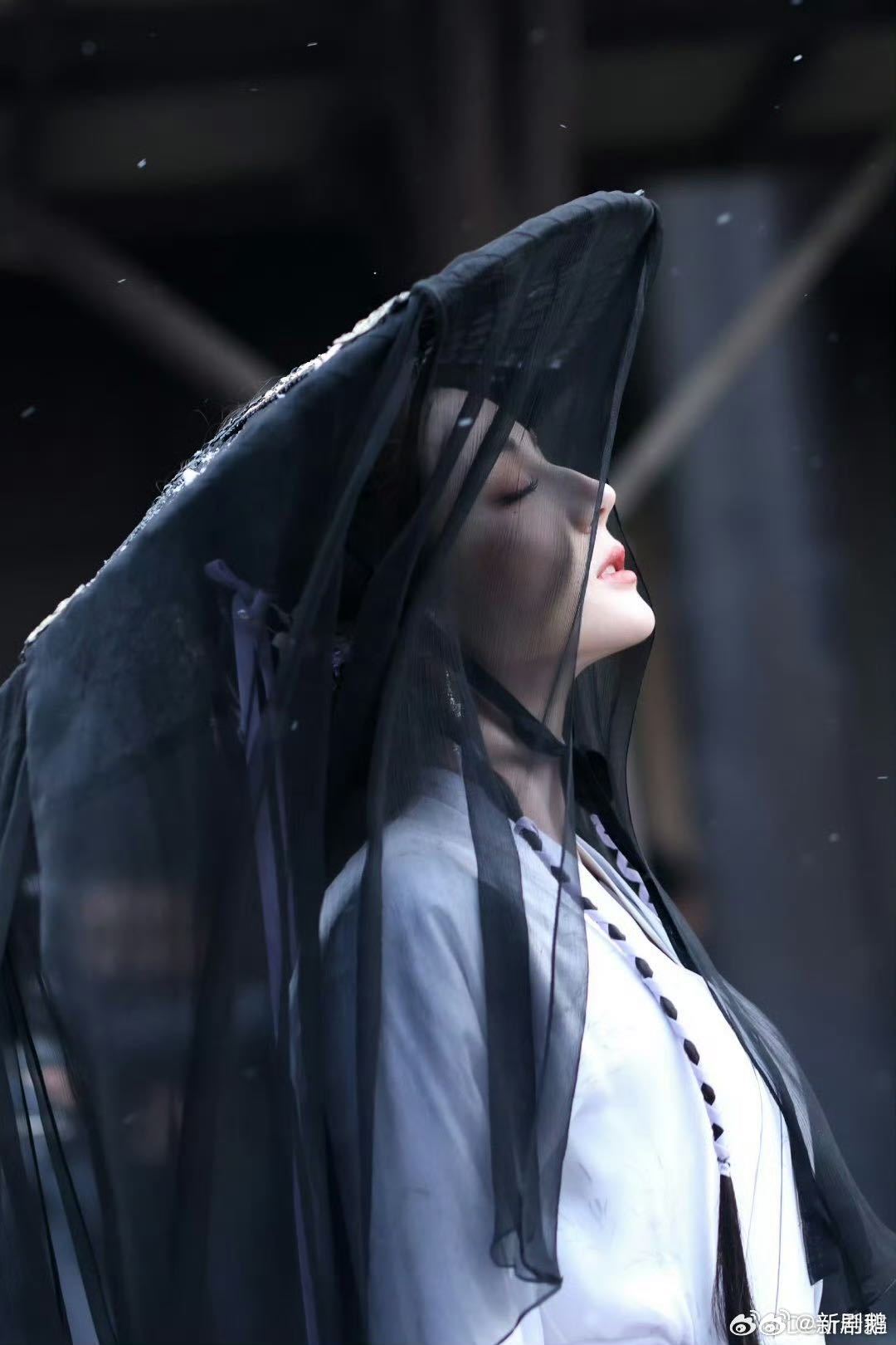 搞得我也想被热巴喷一口贺思慕可爱到我想尖叫！喷完人手忙脚乱擦脸的样子也太真实了，