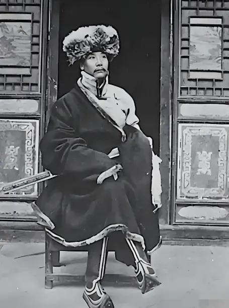 1935年，红军攻克腊子口后，打开鲁大昌留下的仓库，全军都沸腾了，里面堆满了粮食