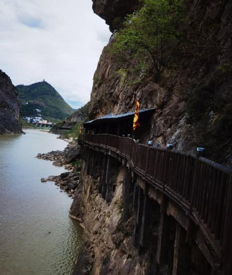 挺适合60岁以上的旅友，徒步难度低！旅行推荐，广元明月峡，明月峡~剑门蜀道的重要