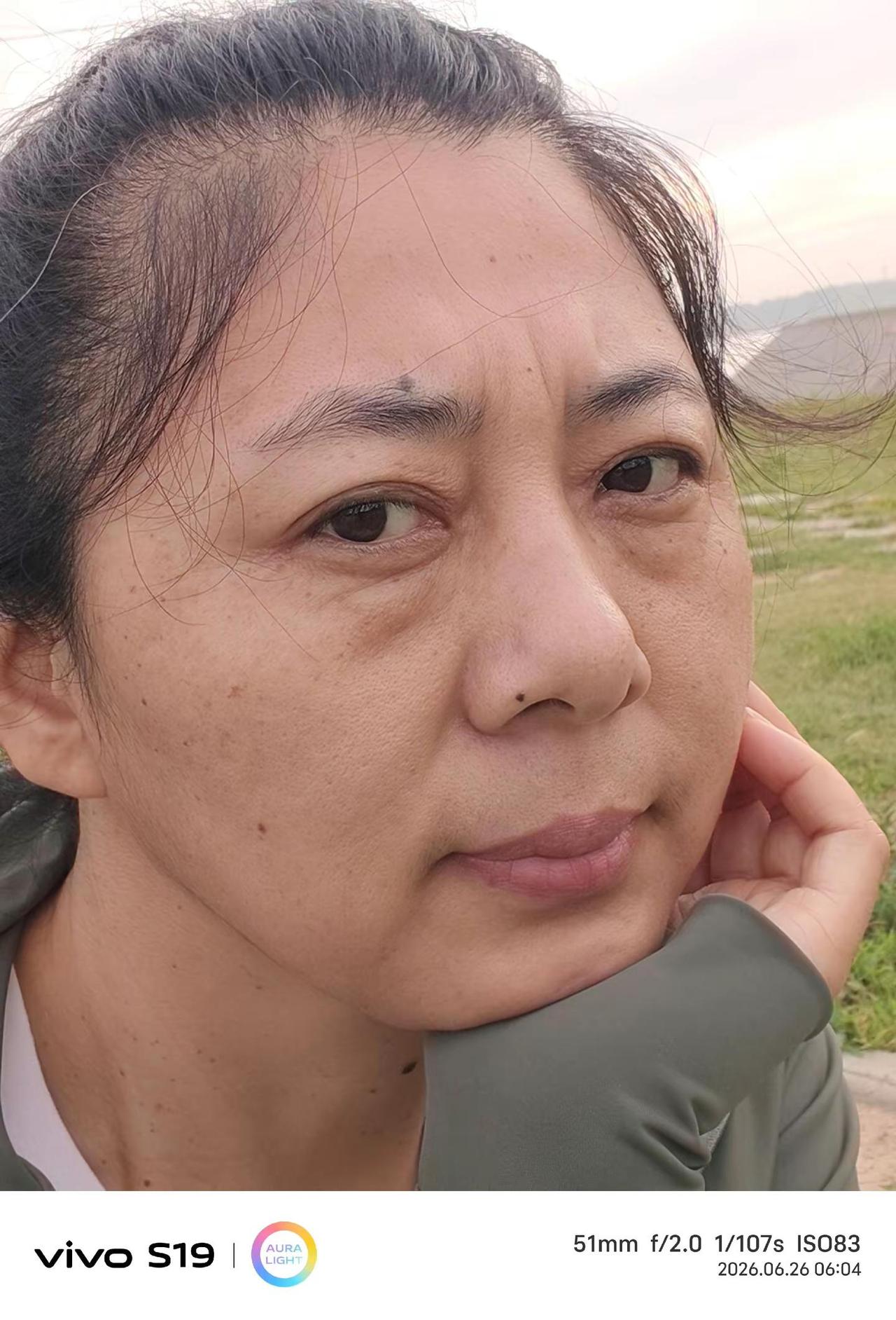 😜😜自己永远都不觉得自己考，只是每天都不敢照镜子，怕看见这张老脸😄😄模样