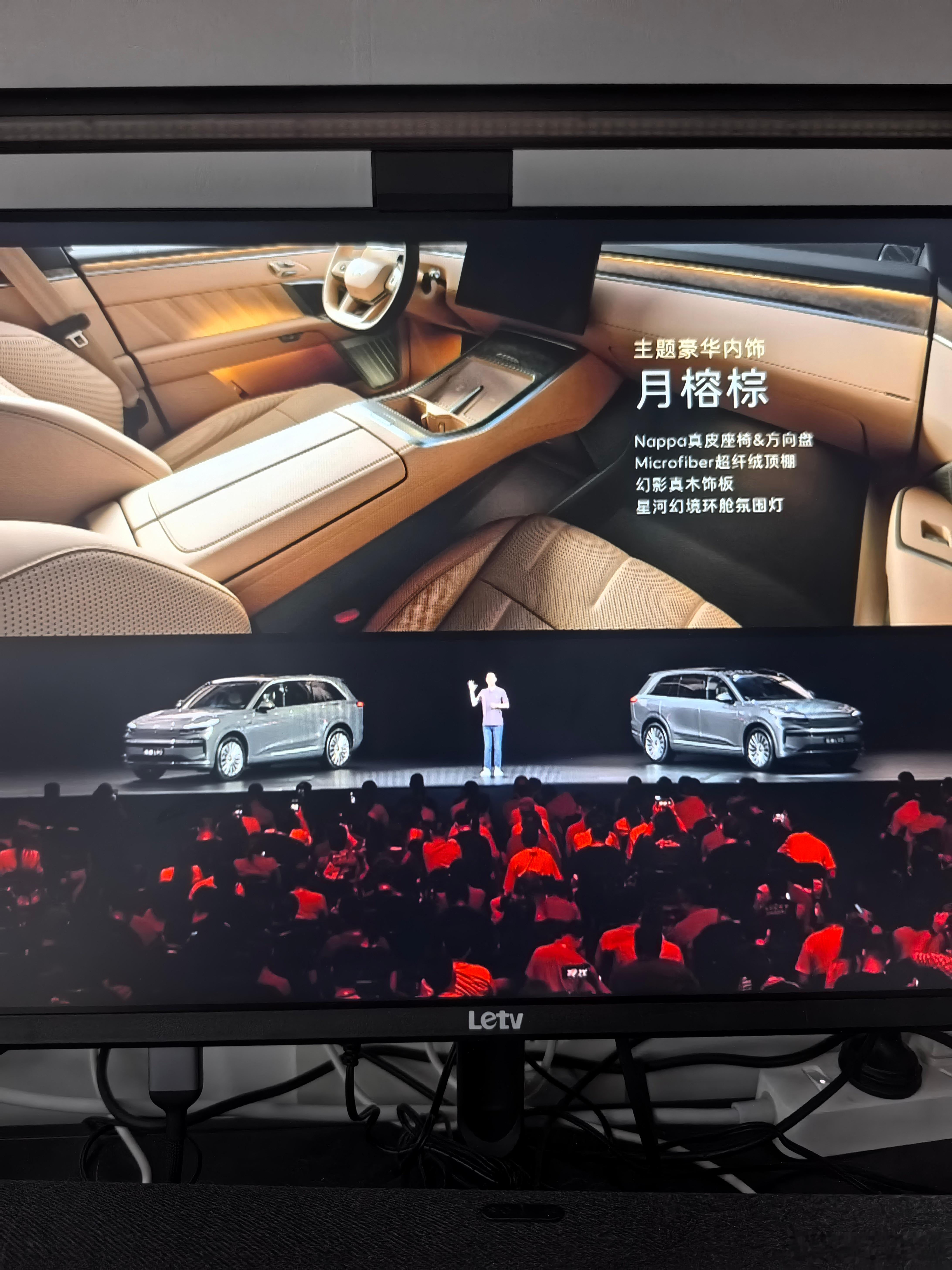 沈博怎么没上斌哥已经站了3个小时，讲了3个小时了[摊手]当老板也挺累的[笑cry