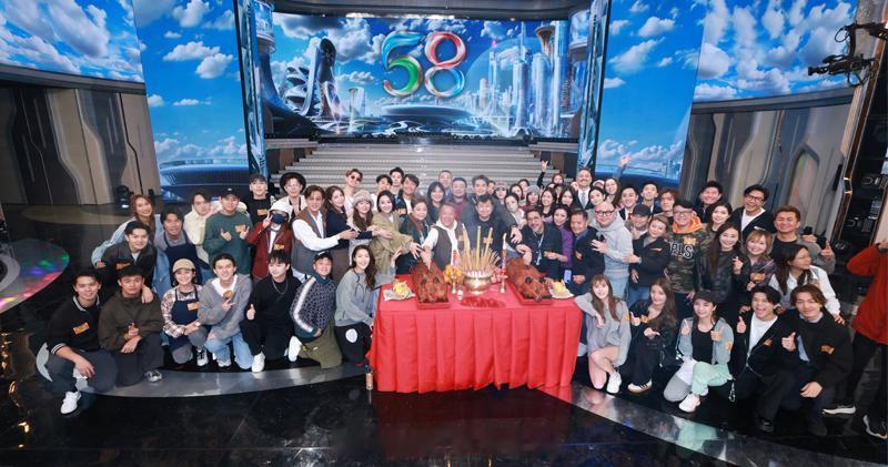 明报：TVB台庆逾300位艺员歌手演出 王牌节目联乘 奖金奖品近300万《万千星