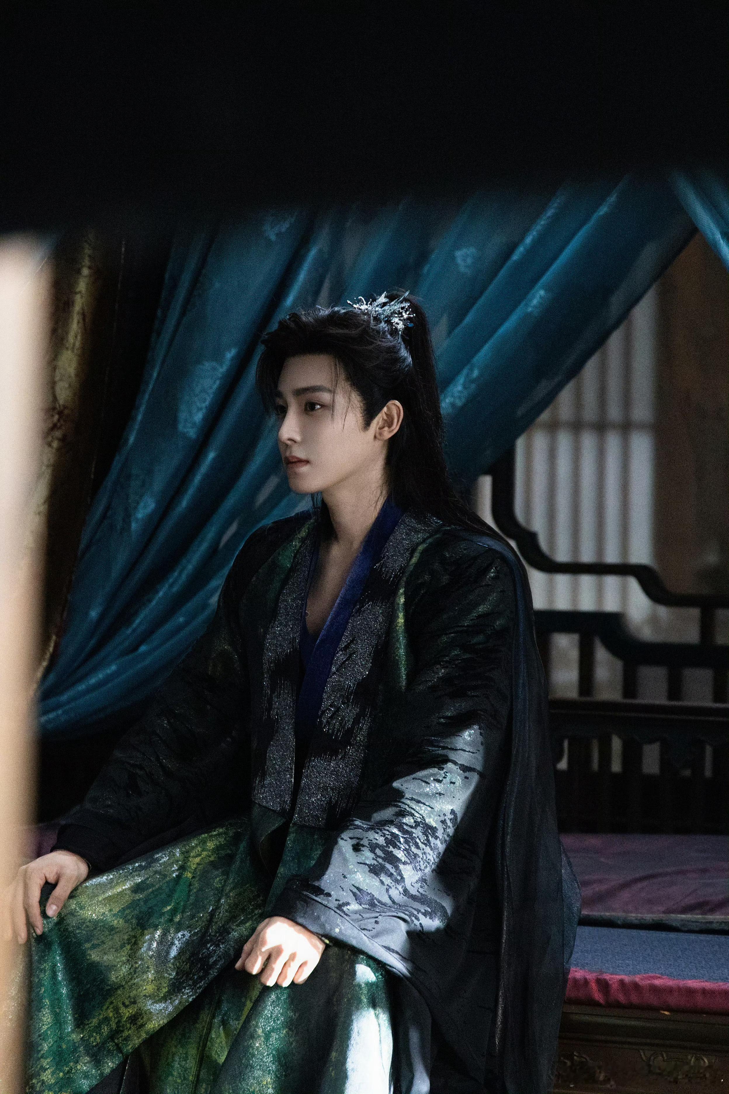 大梦归离 👖 今日份心动是纪伯宰！从沉渊走出的他，带着满身风霜却依旧选择向善，