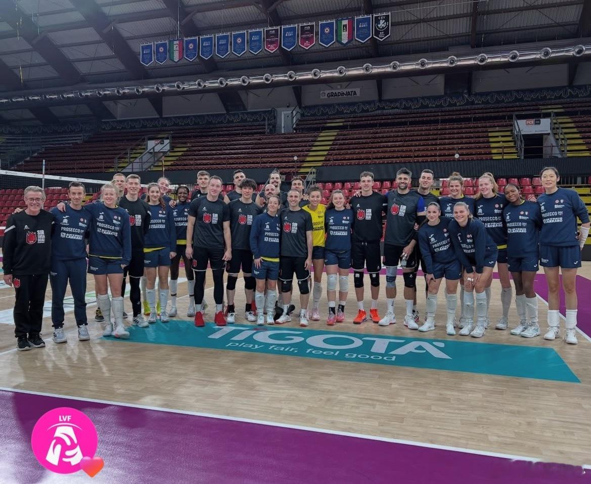 【科内和佩鲁贾男排合影】世界女排新闻朱婷留洋第七季朱婷1129生日快乐 朱婷和队