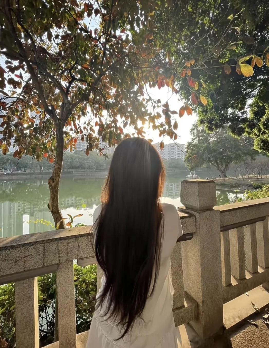 身边好多人都在拼命努力、搞钱打拼，好像不上进就是罪过。可我真的没那么大野心，不想