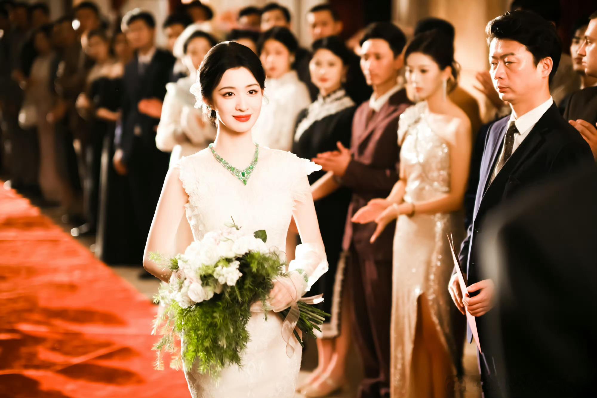 王楚然新剧穿婚纱和前任吵架未婚夫缺席反倒促成高能名场面，前任空降婚纱店制造修罗场