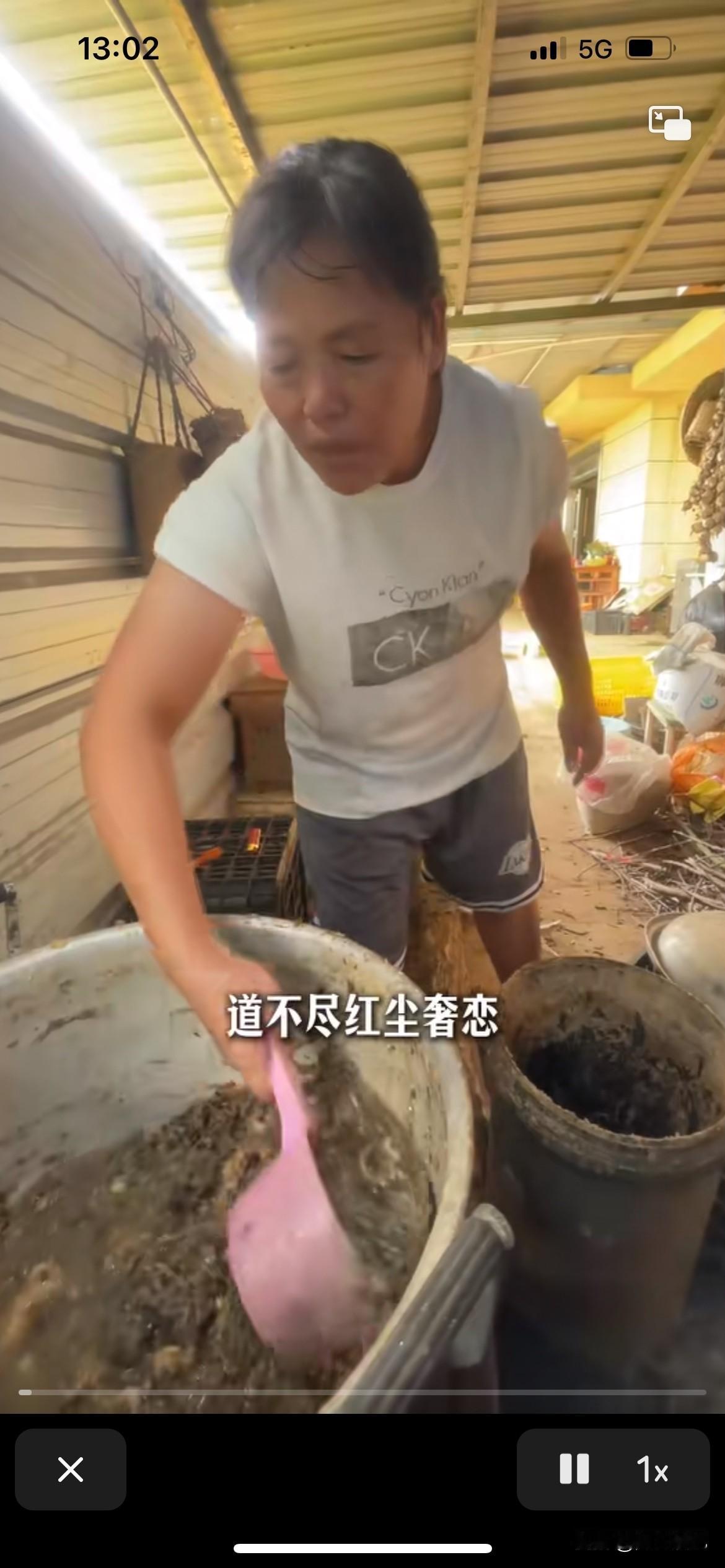 见过哪个世界冠军的爸妈还在农村干苦力活吗？她们就是全红婵的爸妈，全红婵都是赫赫有