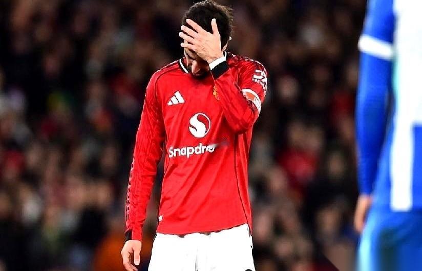 说说曼联。
一场主场1比2的失利，直接把这支球队踢回了1914年。
就在几天前，