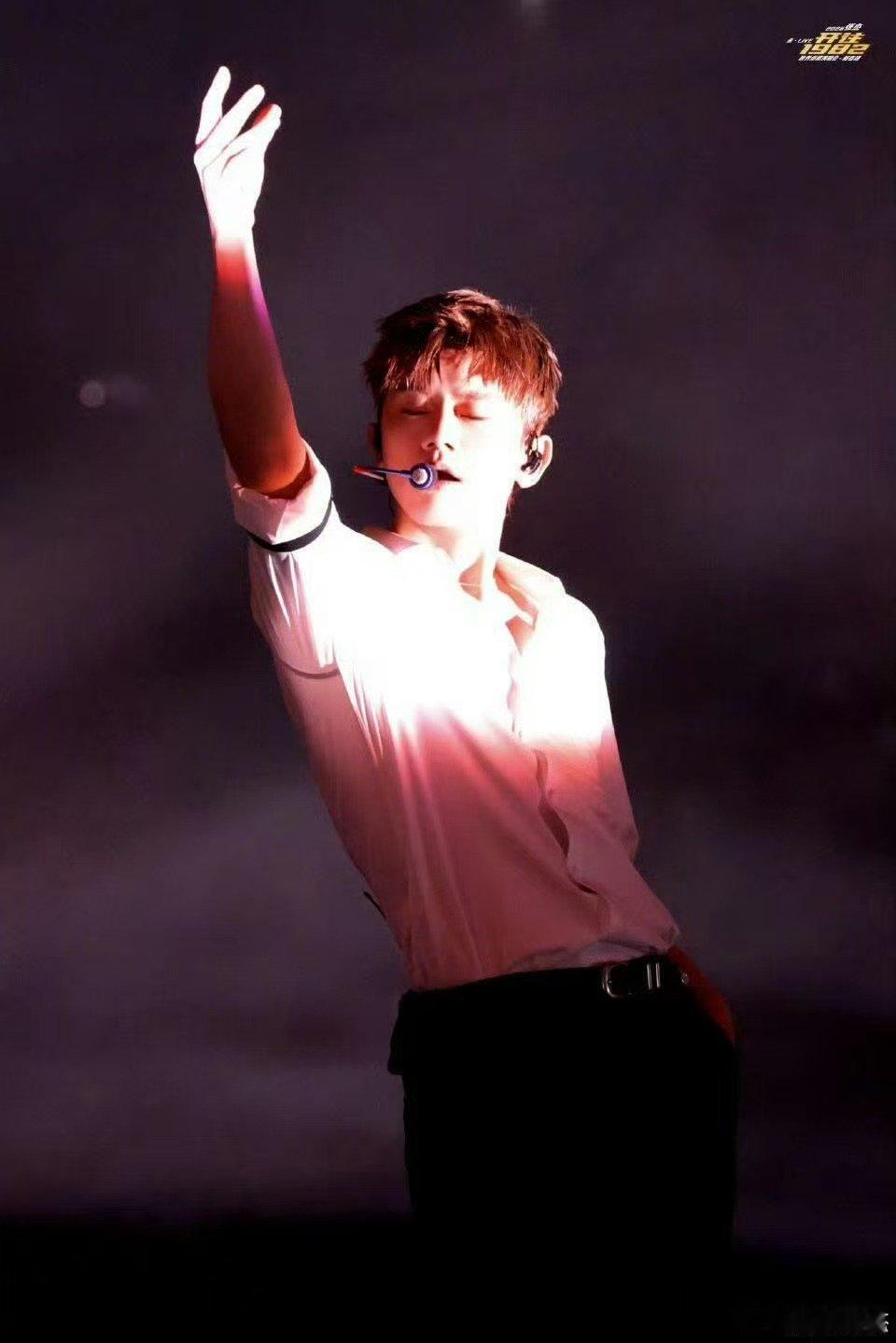 张杰期待今年我们的鸟巢大合唱 张杰未live巡回演唱会期待与张杰在鸟巢相遇，当熟