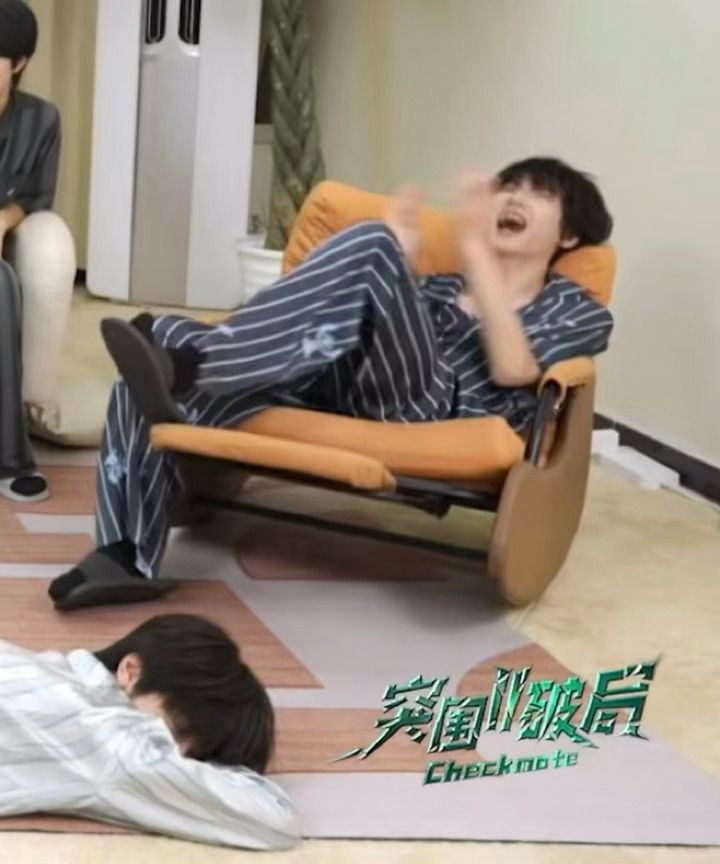 李煜东笑成这样已经是痛苦的程度了 