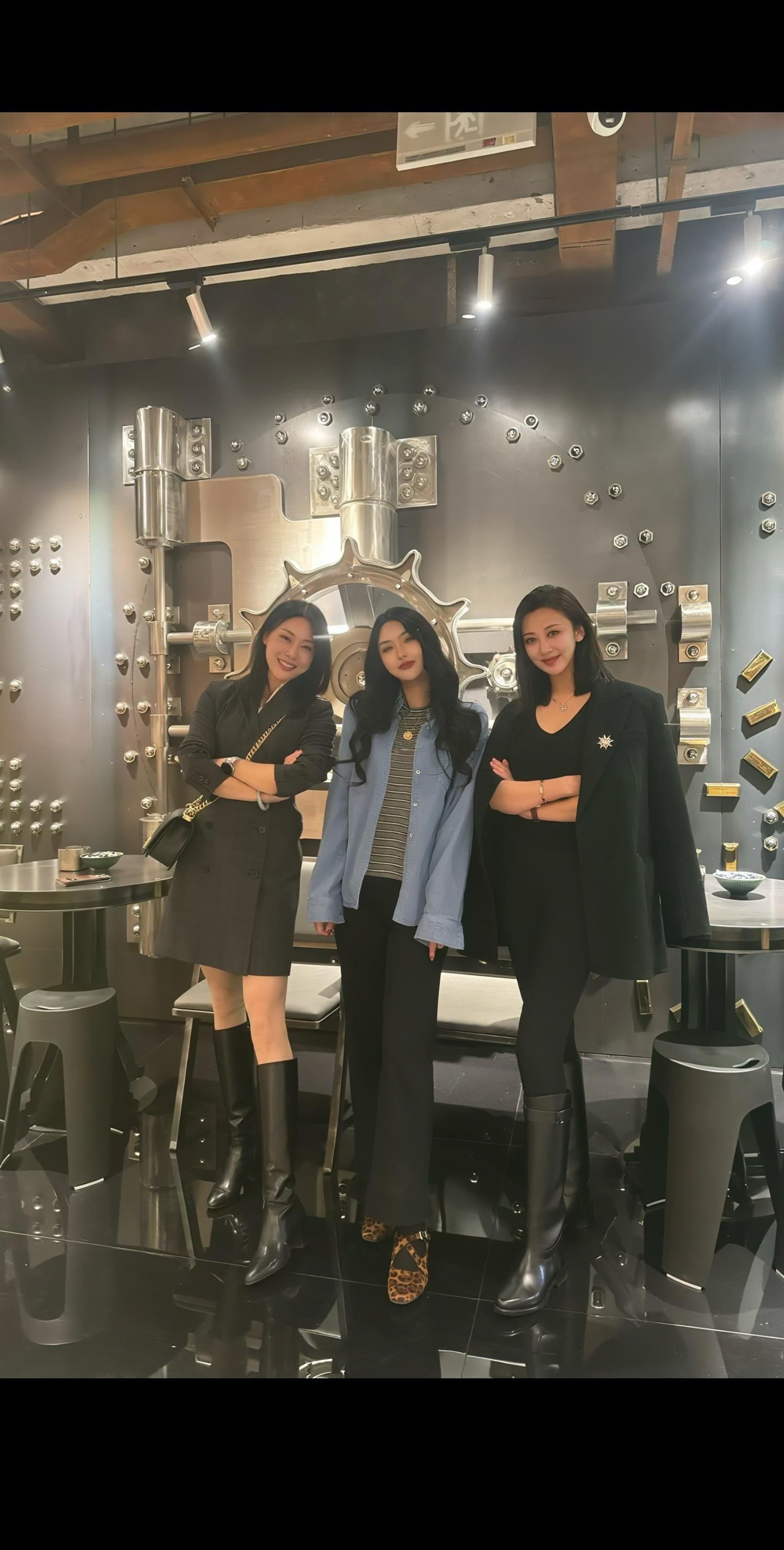 不是大哥的女人 而是站在谁身边 谁就是大哥大大方方的美