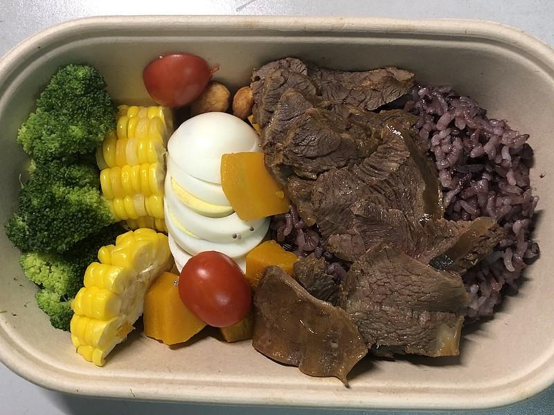 俗话说，“病从口入”。
现代人吃的太不健康了。高油高盐高热量。

现在的人，普遍