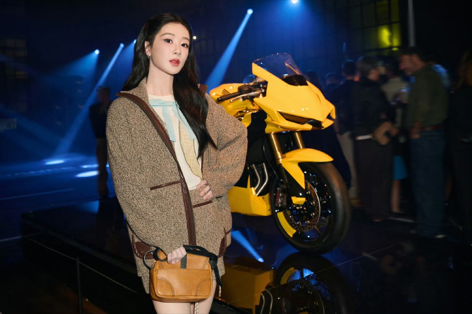 杨紫[超话]yz杨紫玉兰花开君再来 yz 杨紫董竹君你不是枯枝败叶你是我的春天⌯