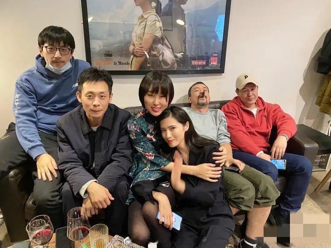 大家不是说张译和张颂文不和，关系不好吗？一张照片就能看出来，他们其实关系很好，私