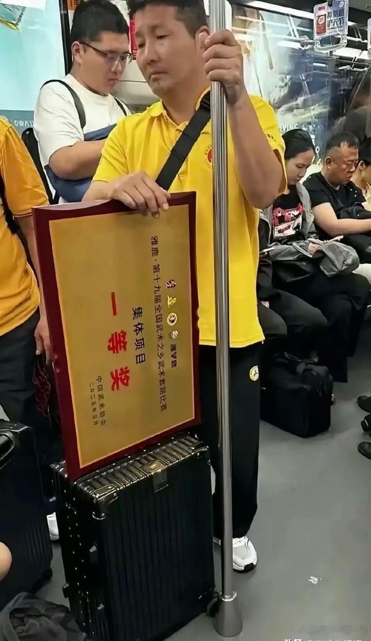 大叔自己有车的，今天不想开