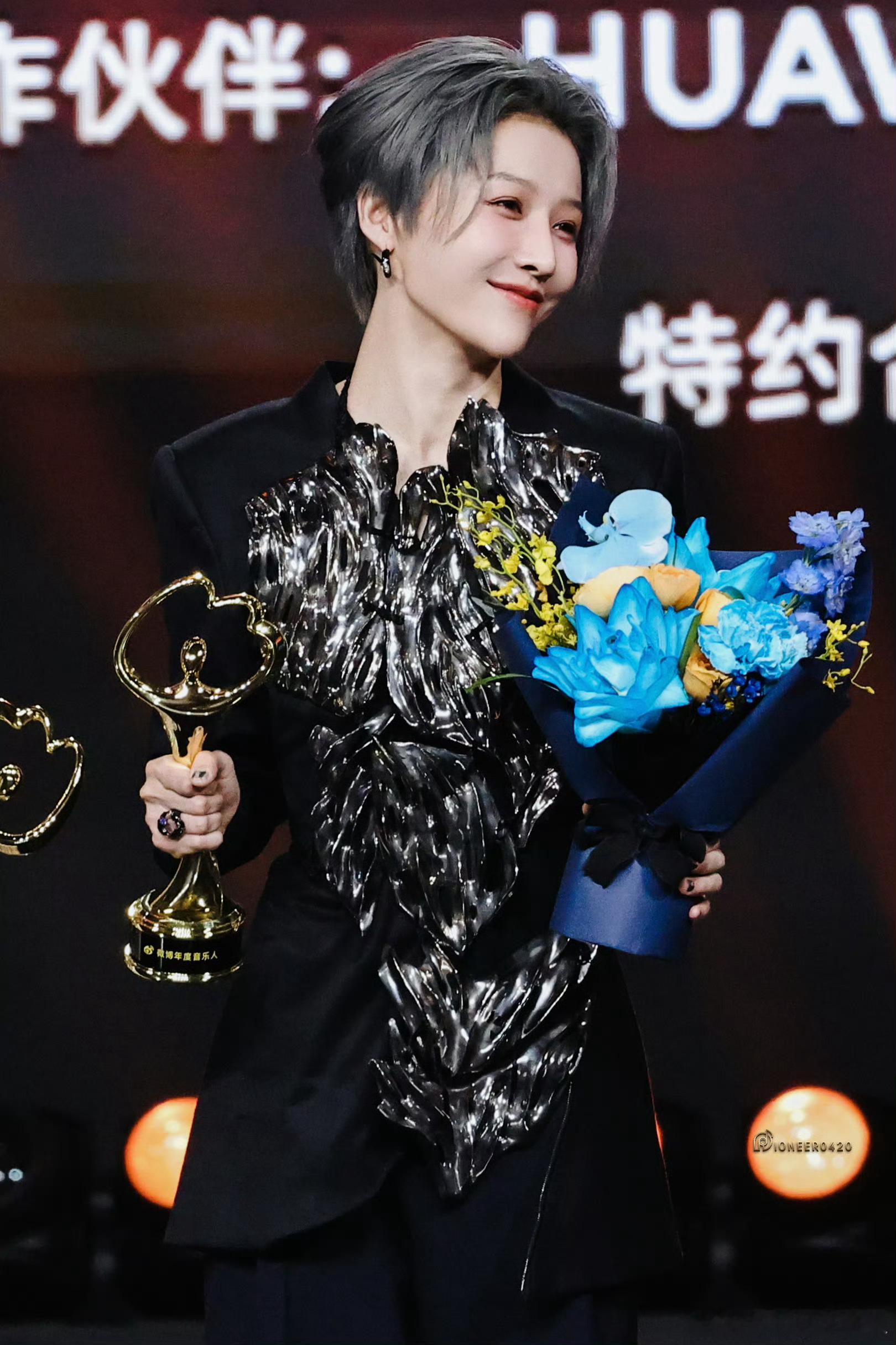 刘雨昕裸粉玫瑰妆好嫩好漂亮我们昕高级又温柔的妆感特别特别适配！ 