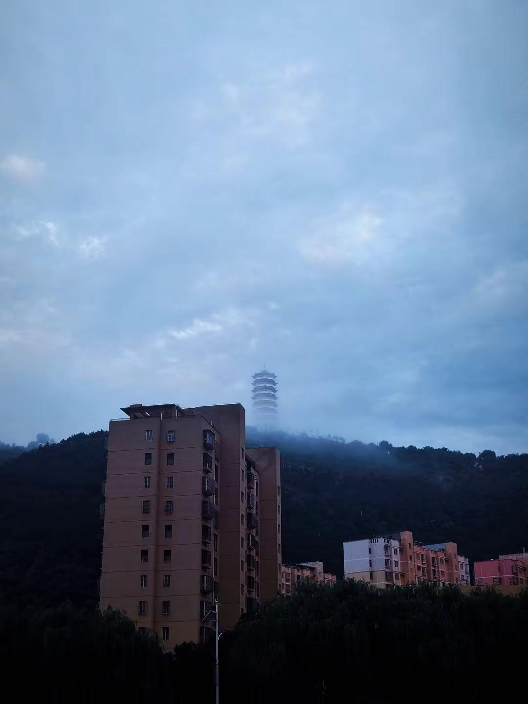陕西这地方太适合避暑了，不用开空调。 7月份的天气晚上不用开空调还是有有点冷早上
