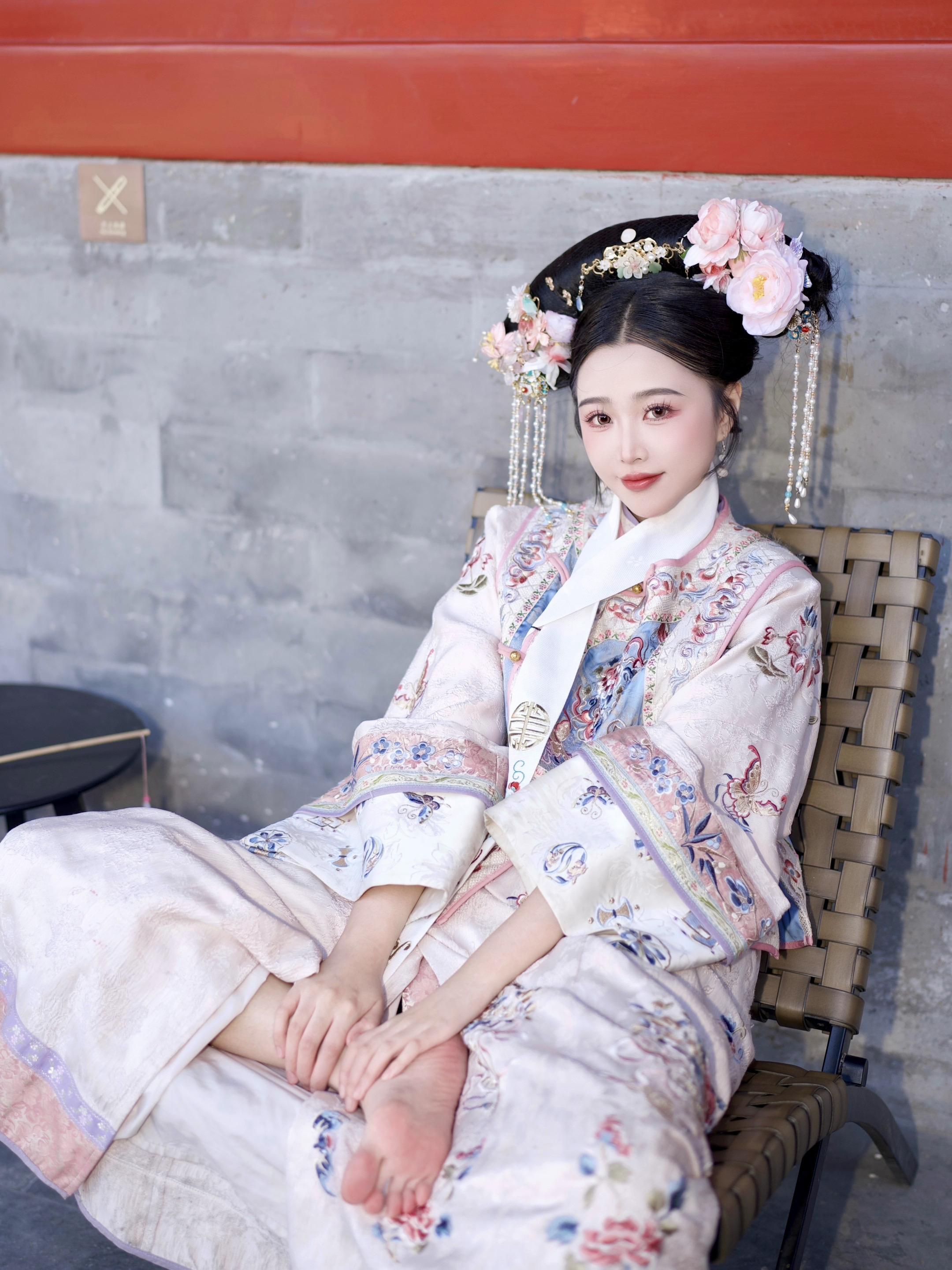 “格格驾到 通通闪开”