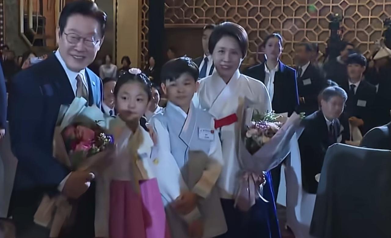 韩国的国运是真的不错，选出了一个非常亲民、正派的总统，当然这也是尹锡悦给了李在明