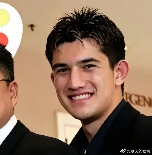 我现在才知道，黄仁勋竟然让他儿子开了8年酒吧，并且大学专业学的也不是理工科。他儿