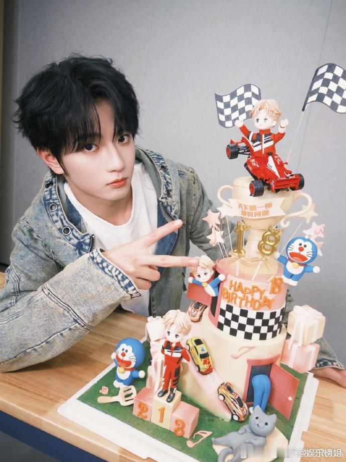 登陆少年给穆祉丞的生日祝福🎂恩仔18岁了，生日快乐成年快乐🎉大家友谊长存呀